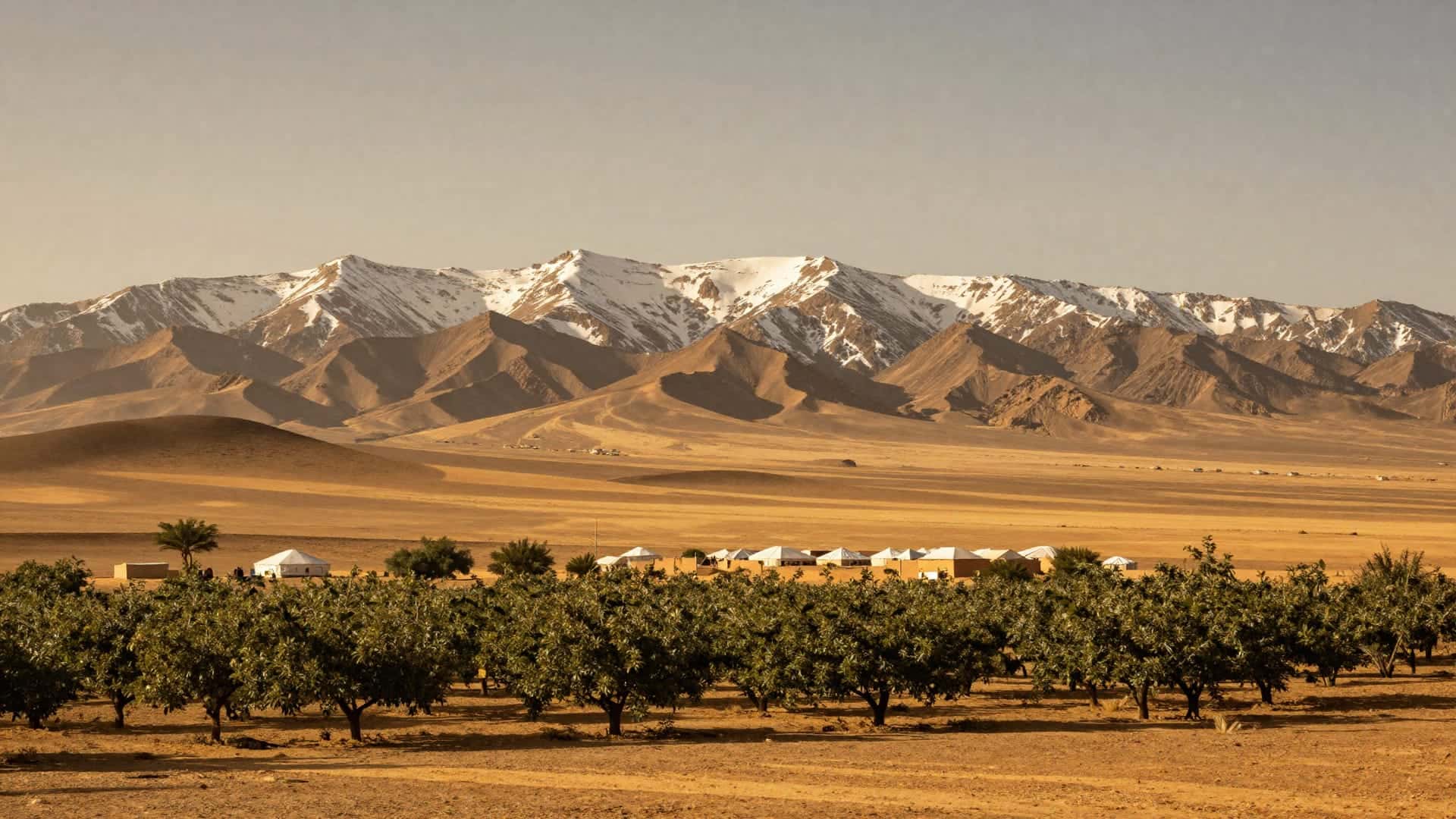 Altopiano di Midelt con il Jebel Ayachi innevato sullo sfondo